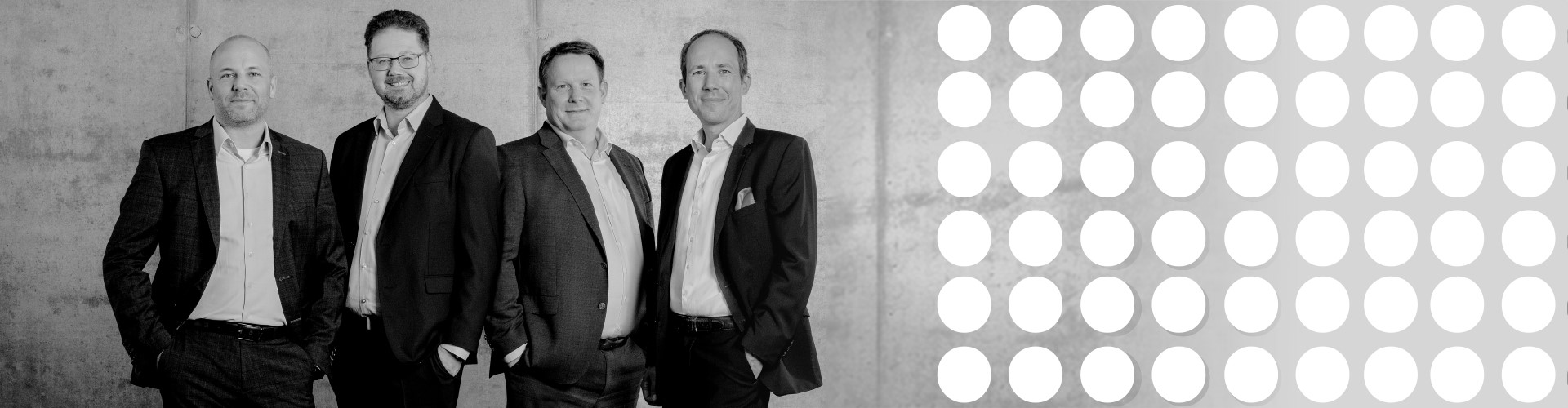 Gruppenfoto des Idest-Teams mit Hendrik Schlademann, Christian Specker und zwei Mitarbeitern.